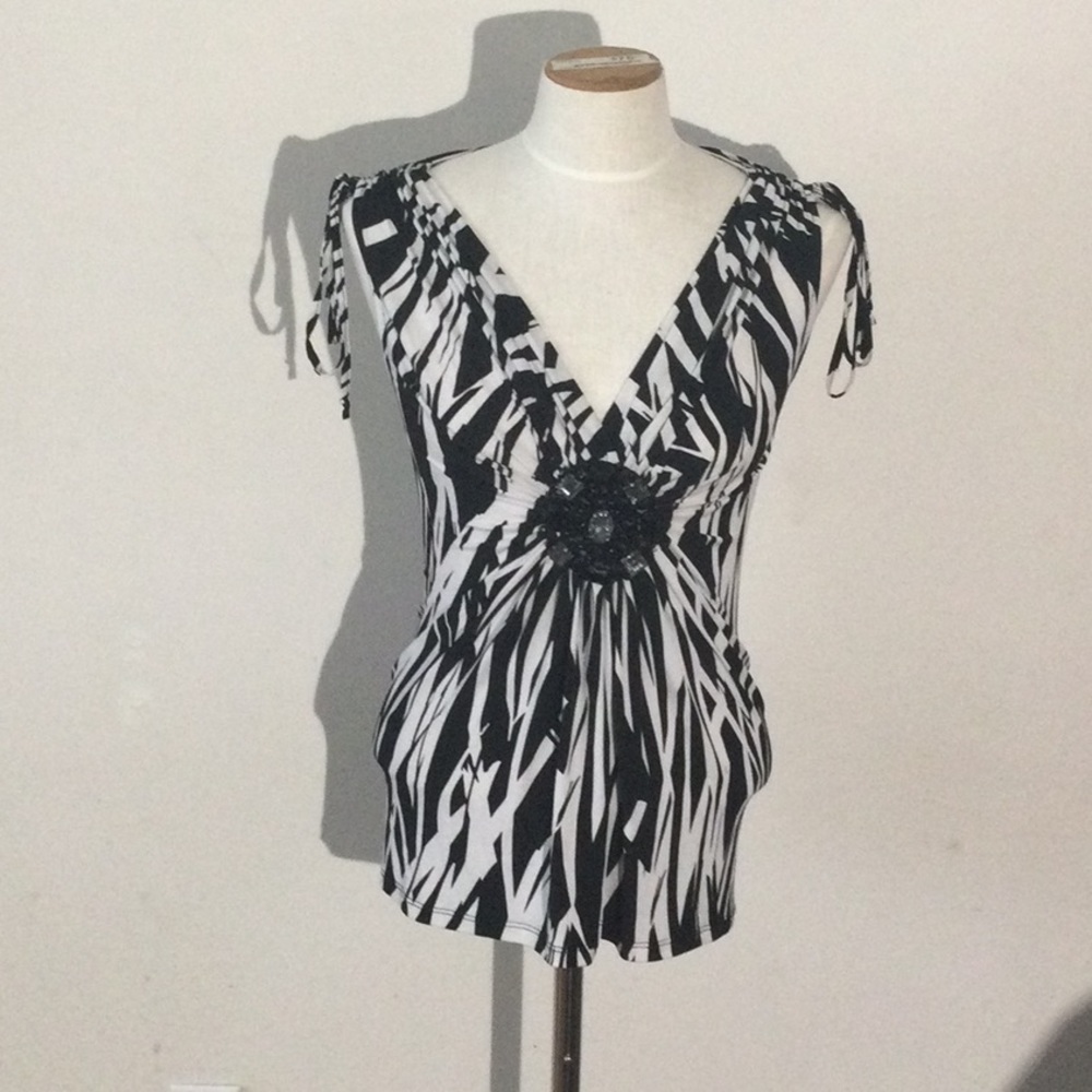 Black And White Cache Top